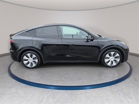 Used 2024 Tesla Model Y Long Range image 5