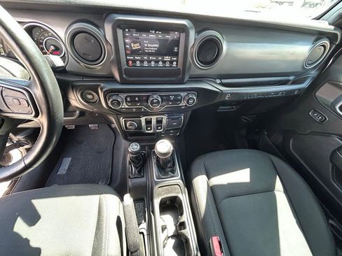 Used 2022 Jeep Wrangler Sport AWD/4WD image 18