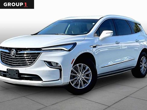 Used 2023 Buick Enclave Essence image 1