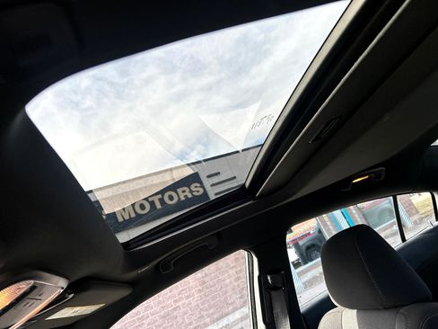 Used 2022 Dodge Charger SXT w/ Driver Convenience Group image 5