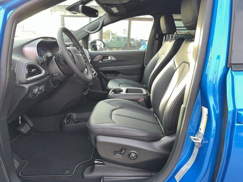 New 2026 Chrysler Pacifica Select w/ S Appearance Package image 12
