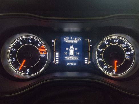 Used 2021 Jeep Cherokee Latitude FWD image 23