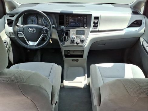 Used 2020 Toyota Sienna L FWD image 21
