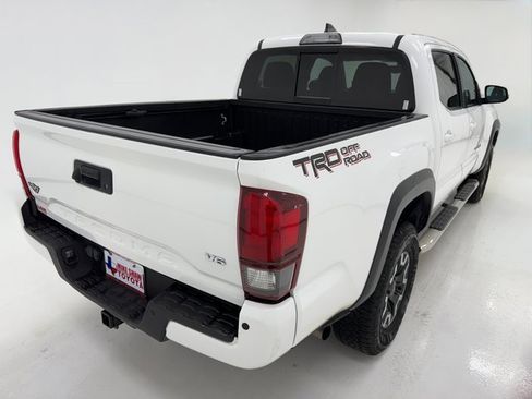 Used 2019 Toyota Tacoma TRD Off-Road image 40