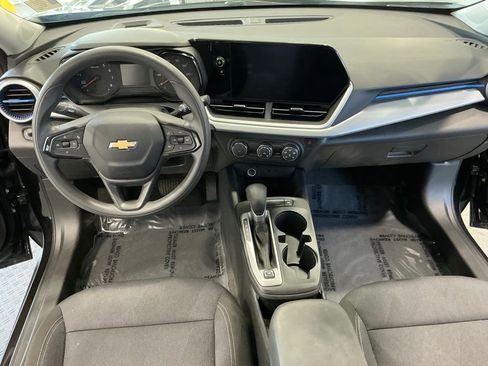 Used 2025 Chevrolet Trax LS FWD image 5
