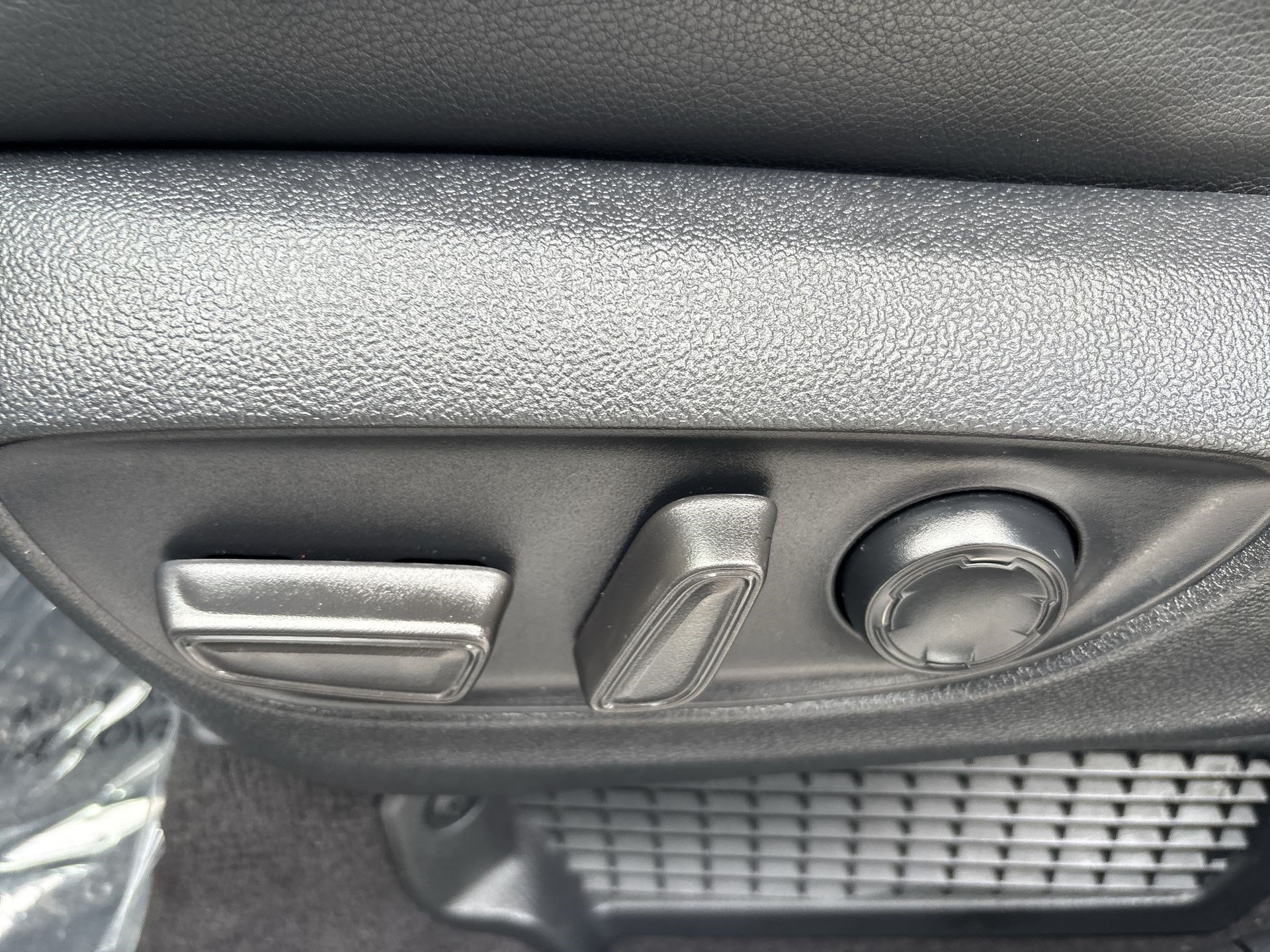 Used 2022 Toyota Sienna XSE FWD image 14