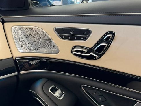 Used 2019 Mercedes-Benz S 560 Sedan image 36