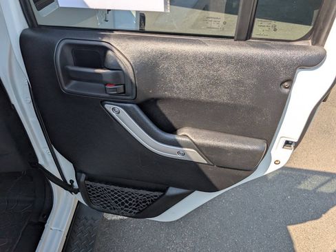 Used 2014 Jeep Wrangler Unlimited Sahara AWD/4WD image 35