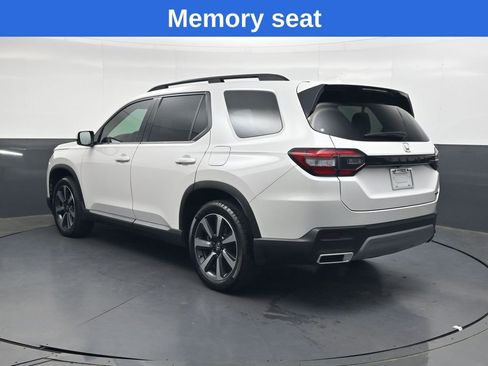 Certified 2025 Honda Pilot Touring image 6