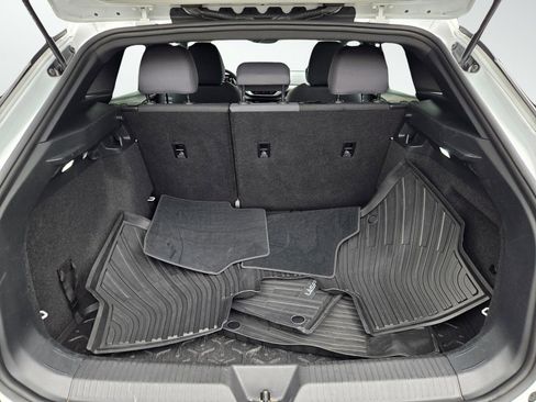 Used 2022 Volkswagen ID.4 Pro image 9