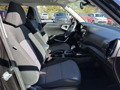 Certified 2023 Kia Soul S image 18
