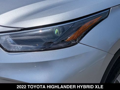 Used 2022 Toyota Highlander XLE AWD/4WD image 10
