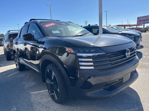 New 2026 Nissan Kicks SR image 3