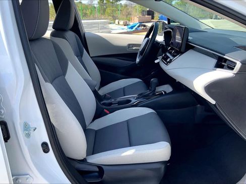 Used 2024 Toyota Corolla LE image 9