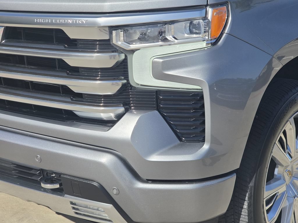 Used 2023 Chevrolet Silverado 1500 High Country w/ High Country Premium Package AWD/4WD image 6
