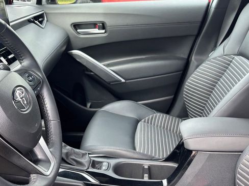 Used 2024 Toyota Corolla Cross XSE w/ Convenience Package image 8