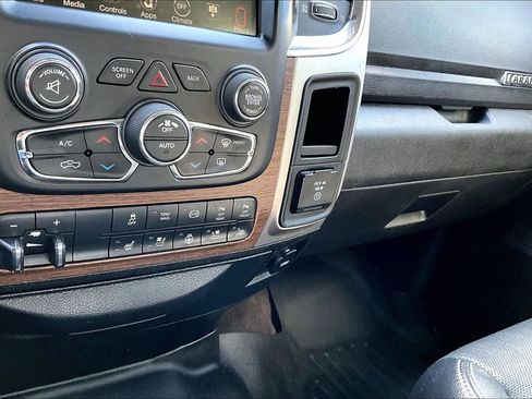Used 2017 RAM 2500 Laramie AWD/4WD image 16