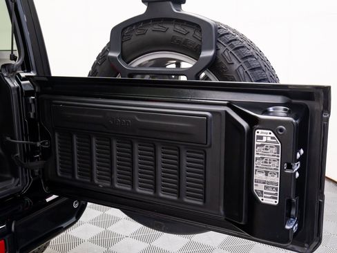 Used 2024 Jeep Wrangler High Altitude image 29