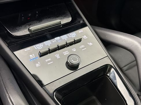 Certified 2024 Porsche Cayenne Coupe AWD/4WD image 16