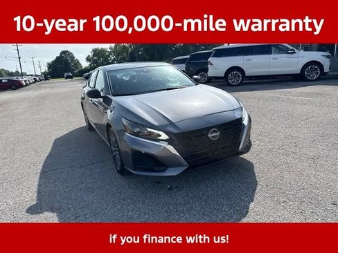 Used 2025 Nissan Altima 2.5 SV FWD image 11