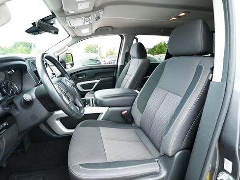 Used 2024 Nissan Titan SV w/ SV Convenience Package RWD image 24