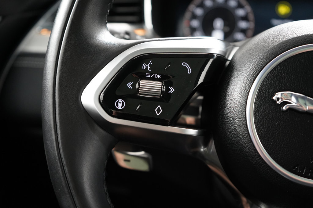 Used 2025 Jaguar F-PACE R-Dynamic S AWD/4WD image 16