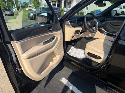 Used 2025 Jeep Grand Cherokee L Limited AWD/4WD image 7