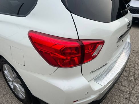 Used 2019 Nissan Pathfinder SL w/ SL Premium Package AWD/4WD image 38