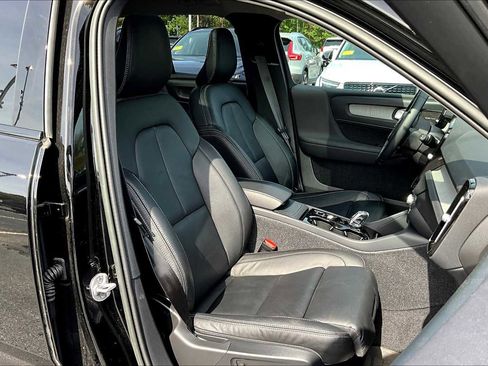 Certified 2023 Volvo XC40 B5 Plus w/ Driver Assist Package image 7