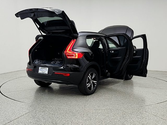 New 2026 Volvo XC40 B5 Core w/ Protection Package Premier AWD/4WD image 11