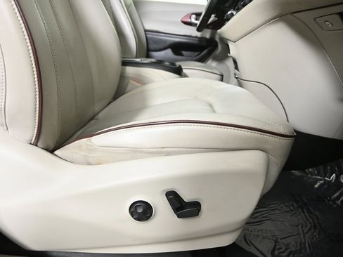 Used 2020 Chrysler Pacifica Limited w/ Advanced Safetytec Group image 14