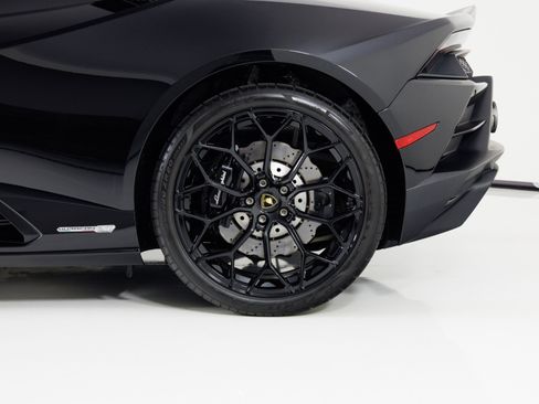 Used 2021 Lamborghini Huracan EVO RWD image 13