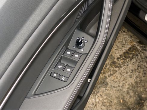 Used 2021 Audi e-tron Premium w/ Convenience Plus Package AWD/4WD image 9