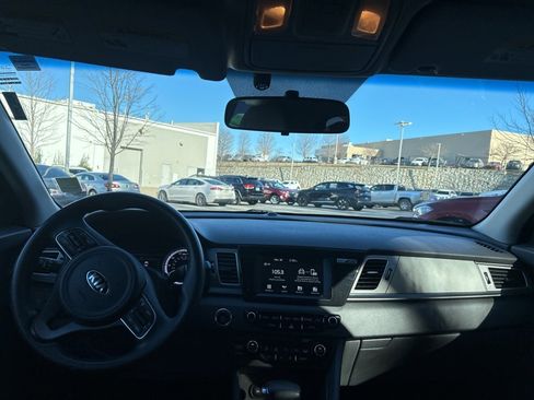 Used 2019 Kia Niro LX image 29
