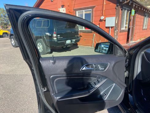 Used 2019 Mercedes-Benz GLA 250 4MATIC image 17