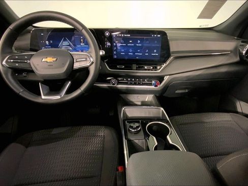 Used 2026 Chevrolet Equinox LT FWD image 16