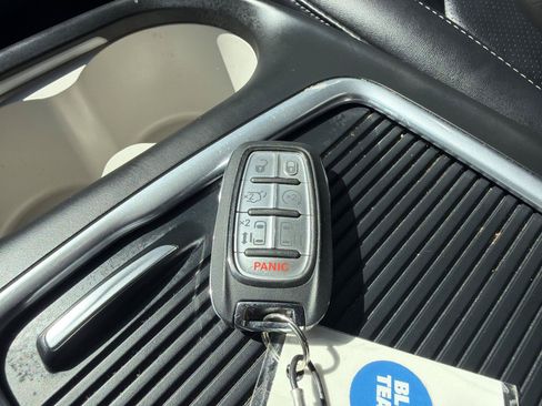 Used 2024 Chrysler Pacifica Touring-L FWD image 43