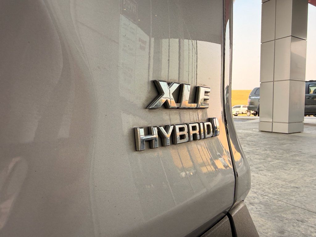 Used 2024 Toyota RAV4 XLE AWD/4WD image 8