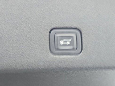 Used 2022 Cadillac XT6 Premium Luxury w/ Platinum Package image 9