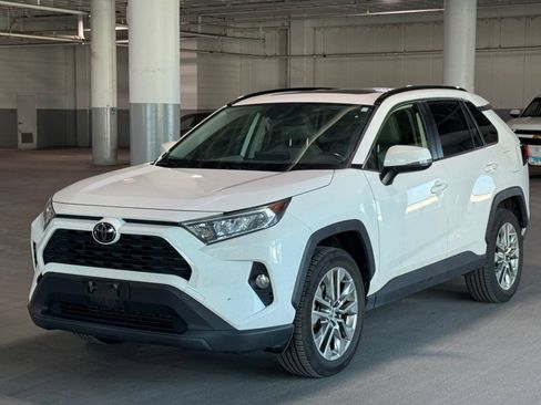 Used 2020 Toyota RAV4 XLE Premium AWD/4WD image 4
