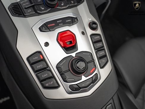 Used 2019 Lamborghini Aventador S image 35