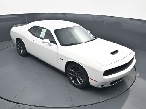 Used 2019 Dodge Challenger R/T w/ Driver Convenience Group RWD image 32