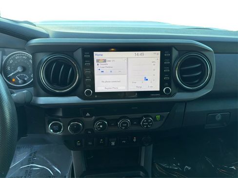 Used 2020 Toyota Tacoma TRD Sport w/ Technology Package image 14