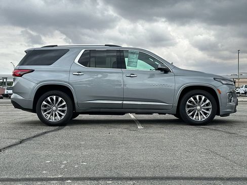 Used 2023 Chevrolet Traverse Premier AWD/4WD image 2