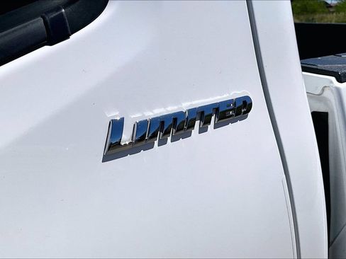 Used 2016 Toyota Tacoma Limited w/ Towing Package AWD/4WD image 11