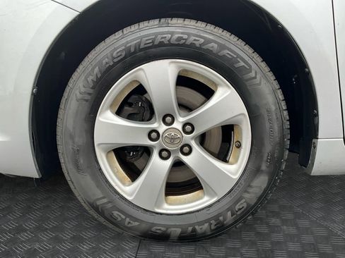 Used 2011 Toyota Sienna LE image 10