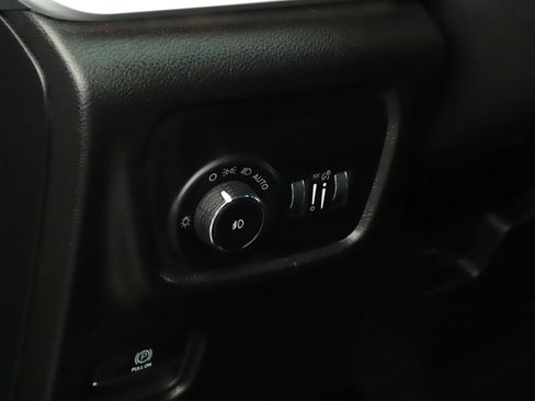 Used 2023 Jeep Grand Cherokee Limited image 8