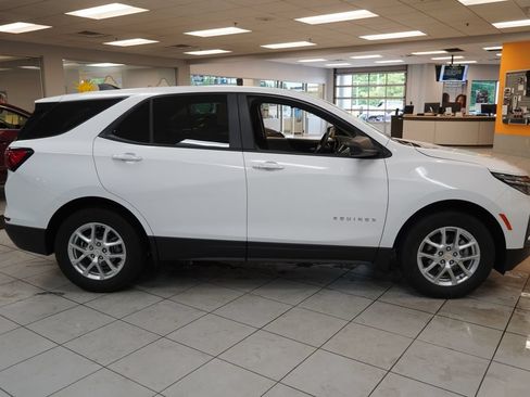 Used 2024 Chevrolet Equinox LS w/ LS Convenience Package FWD image 13