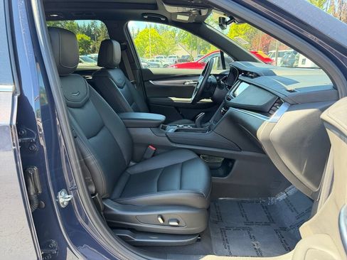 Used 2025 Cadillac XT6 Luxury AWD/4WD image 41