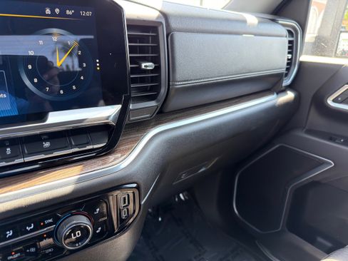 Used 2025 Chevrolet Silverado 2500 LT w/ Convenience Package image 37